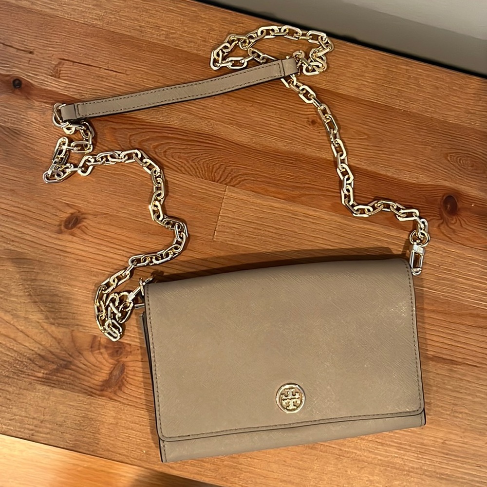 Tory Burch Robinson Chain Wallet in French Gray